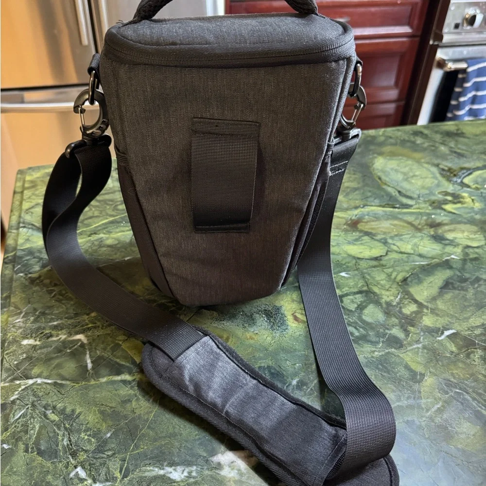 CADeN DSLR/SLR Camera Shoulder Bag Case with adjustable shoulder strap & belt